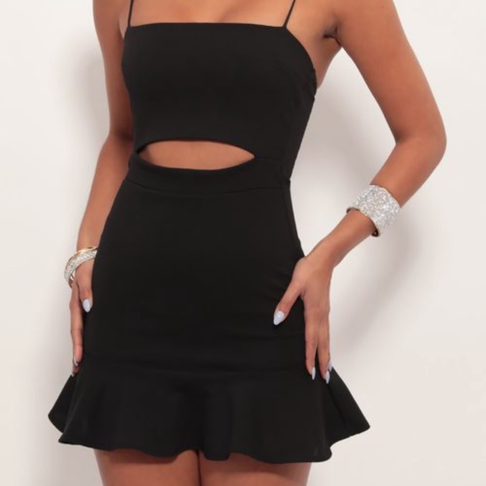 Lucy in the sky Reilly cutout ruffle dress in black size small